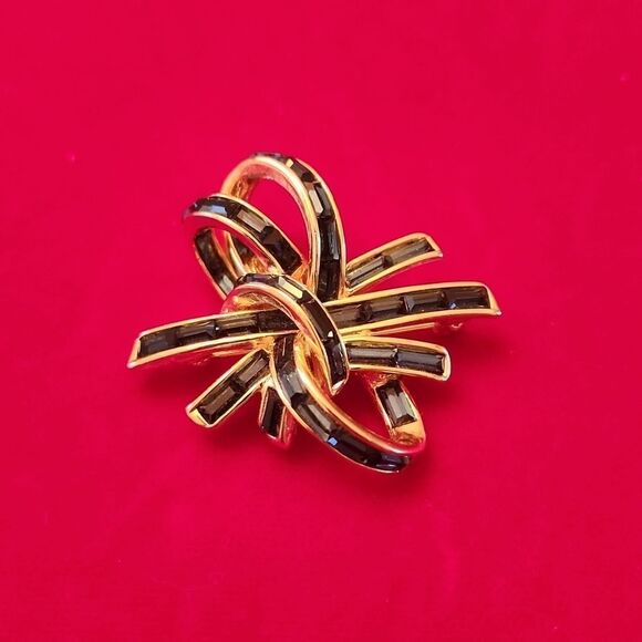 Vintage Nolan Miller Blue Crystal Gold Brooch Pin - Picture 1 of 3